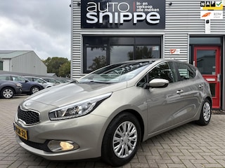 Kia Ceed Cee'd 1.6 GDI Business Pack -5DRS.-CLIMA-CAMERA-TREKHAAK-1400 KG TREKGEWICHT-ISOFIX-NAVI-BLUETOOTH-ORIGINEEL NEDERLANDS!