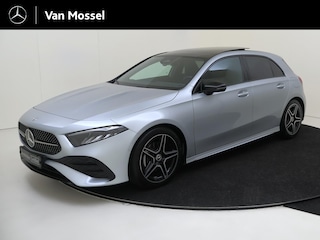 Mercedes-Benz A-klasse 180 AMG Line Panorama Dak / Nightpakket / Parkeercamera / Sfeerverlichting / Stoelverwarming /