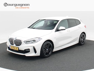 BMW 118i Executive Edition 140 Pk | Sportstoelen |  Cruise Control | LED | Climate Control | Navigatiesysteem | Digitaal Dashboard | Parkeersensoren | 17 Inch