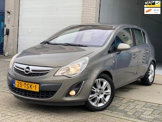 Opel Corsa 1.4-16V Cosmo/AUTOMAAT/ nap/ dealeronderhouden/ 1jaar apk/ airco/ navi/ EL-ramen/ volle opties