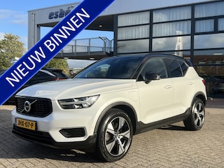 Volvo XC40 1.5 T5 Recharge 262 pk R-Design Navigatie Panoramadak Pilot Asist  ACC 360 Camera Harman Kardon Elek Stoel Dab Stoel + Stuur verwarming Extra Getint Glas Wit Metallic ! Plug In Hybride