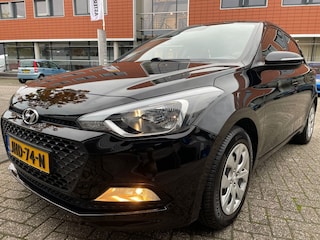 Hyundai i20 1.2 HP i-Motion Premium AIRCO lage kilometerstan