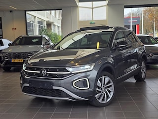 Volkswagen T-Roc 1.5 TSI DSG FACELIFT/PANO/BEATS AUDIO/VIRTUAL/TOP AUTO!