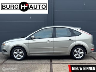 Ford Focus 1.6 Trend 5 deurs - AIRCO - LM VELGEN - VERWARMDE VOORRUIT - CPV - EL. RAMEN + SPIEGELS - RADIO/CD - APK T/M 19-05-2026 -