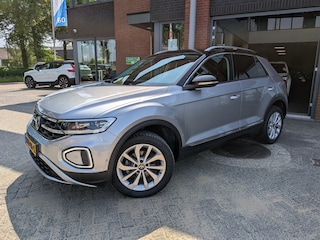 Volkswagen T-Roc 1.5 TSI Style, Trekhaak,Navi,dig dashboard.
