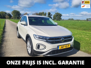 Volkswagen T-Roc 1.5 TSI 2024 10.424km DSG achteruitrijcamera electr kofferklep stoelverwarming