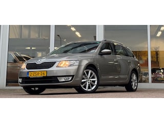 Skoda Octavia Combi 1.6 TDI Greentech Ambition Businessline Navigatie Trekhaak 2e Eigenaar