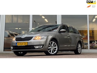 Skoda Octavia Combi 1.6 TDI Greentech Ambition Businessline Navigatie Trekhaak 2e Eigenaar