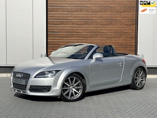 Audi TT Roadster 2.0 TFSI 200 PK Zwart leer
