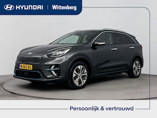Kia Niro DynamicPlusLine 64 kWh | Parkeer sensoren voor + achter | Warmtepomp |Achteruit rij camera | Apple carplay & Android auto | Schuifkantel dak | Drive lane assist | Adaptive cruise control | Stoelverwarming + stuur | Half leder bekleding