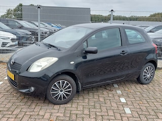 Toyota Yaris 1.0 VVTi AIRCO / CENTR.VERGR. / ELECTR.RUITEN / CRUISE CONTROLL / TREKHAAK