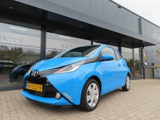 Toyota Aygo 1.0 VVT-i X-Play Airco Camera Navi 2016