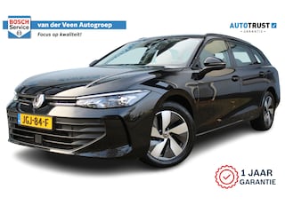 Volkswagen Passat Variant 1.5 eTSI 150 pk | Incl. 12 maanden Garantie | Stoel/stuur verwarming | Achteruitrijcamera | Adaptive cruise controle | Dodehoekdetectie | Parkeersensoren V+A | Navigatie | Apple CarPlay/Android Auto | Draadloze telefoonlader | Climate controle | Lane assist | Keyless start | LED Koplampen | 17 Inch LMV | Schakelmogelijkheid aan stuurwiel |