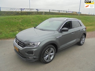 Volkswagen T-Roc 1.5 TSI Automaat R line panorama trekhaak navigatie