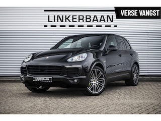 Porsche Cayenne 3.0 S E-Hybrid | Panodak | Luchtvering | Trekhaak | Bose | Sport Chrono | 21 inch | NL Auto |