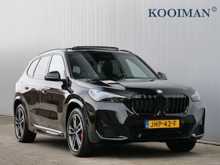 BMW X1 xDrive25e M Sport pakket Pro 245 Pk Automaat Schuifdak / Winterpakket / Harman Kardon