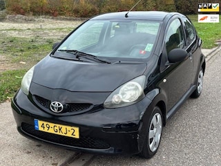 Toyota Aygo 1.0-12V 3-Deurs Airco Audio/CD Getint glas ABS EBD Colorpakket Dealeronderhoud Nieuwe Apk!