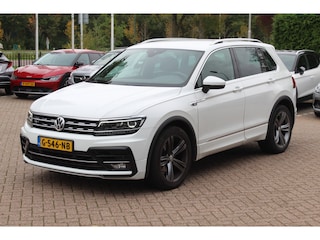 Volkswagen Tiguan 1.5 TSI ACT Highline Business 3x R-Line / CarPlay / Keyless / Dodehoek / 19'' / Navigatie / Stoelverwarming / DAB / ACC