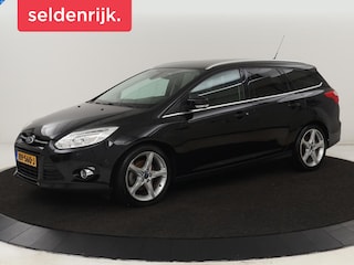 Ford Focus 1.6 EcoBoost Titanium | Stoelverwarming | Trekhaak | Xenon | Climate control | Park Assist | Bluetooth | Getint glas