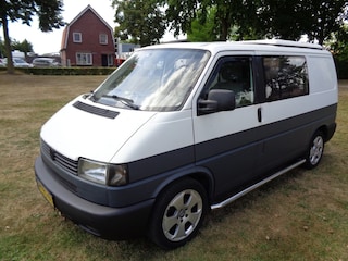 Volkswagen Caravelle camper bus