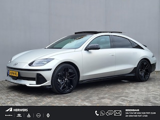 Hyundai Ioniq 6 First Edition AWD 77.4 kWh Automaat / 100% SOH / Origineel NL Auto / tot 04-2009 Fabrieksgarantie / Allseason banden / Schuifkanteldak / 360° camera / Navigatie / Headup Display / Android Auto / Apple Carplay / BOSE audio / Stuur-, voorstoel- en achterbankverwarming /