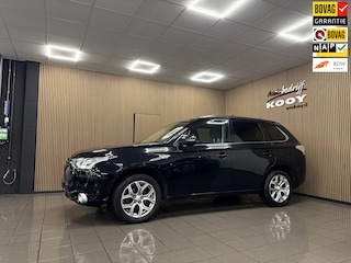 Mitsubishi Outlander 2.0 PHEV Instyle * Schuif-Kanteldak / Afn. Trekhaak / Navigatie / NL Auto *