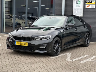 BMW 320i High Executive Edition/1STE EIG/CAMERA/LEDER/NAVI/NL-AUTO NAP!!