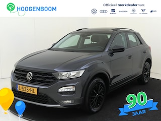 Volkswagen T-Roc 1.0 TSI Style | Panoramadak | Trekhaak | Navigatie | Digital cockpit Pro | Adaptieve cruise control | Parkeersensoren | Elektrische achterklep |