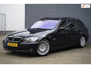 BMW 3-serie Touring 320i Automaat 170pk, Leder, Panoramadak