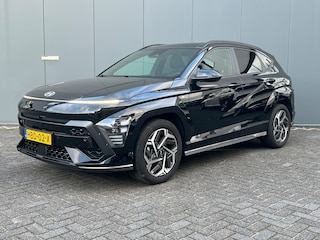 Hyundai Kona 1.6 GDI 140pk HEV N-Line Sky | Premium audio | 360 camera | Bestuurdersstoel met geheugen | Adaptive cruise control | Dodehoek detectie | Full LED koplampen | Schuif-kanteldak | Stoelverwarming | Stoelventilatie | Stuurverwarming