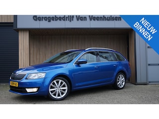 Skoda Octavia Combi 1.2 TSI 105pk Ambition Businessline Navi Clima Stoelverwarming Trekhaak 17inch LM *Race Blue Metallic* 139442km!