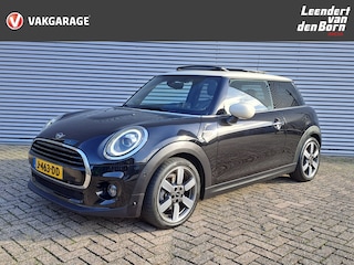 Mini Cooper 1.5 60 Years Edition AUTOMAAT | Navigatie | Cruise | Stoelverwarming | Schuif-/kanteldak | Harman Kardon | Apple Carplay/Android Auto | Head-up display HUD