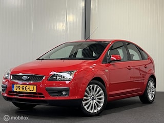 Ford Focus 2.0-16V Titanium [ NAP trekhaak cruise clima ]
