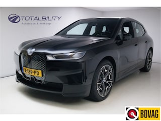 BMW iX xDrive50 112 kWh | Panoramadak | Trekhaak | Luchtvering | Harman Kardon | 24 maanden Premium Selection, Driving assistant, Comfort Access, Headup