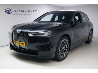 BMW iX xDrive50 112 kWh | Panoramadak | Trekhaak | Luchtvering | Harman Kardon | 24 maanden Premium Selection, Driving assistant, Comfort Access, Headup