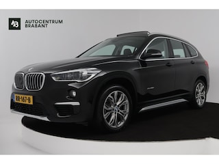 BMW X1 XDrive20i High Executive (PANORAMADAK, TREKHAAK, STOELVERWARMING, ACHTERUITRIJCAMERA, HEAD-UP, DEALER ONDERHOUDEN)