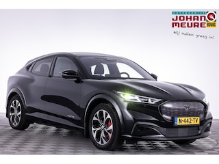 Ford Mustang Mach-E AWD 75 kWh | PANORAMADAK | LEDER | Trekhaak ✅ 1e Eigenaar