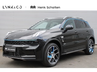 Lynk & Co 01 1.5 Nieuwe Auto! | Panoramadak | 20-Inch Velgen | 78 km Elektrisch | Sfeerverlichting | Keyless Entry en Start | Navigatie | 360 Graden Camera