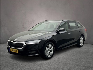 Skoda Octavia Combi 1.0 TSI Business Edition 110pk, Trekhaak, Elektrische achterklep, Stoelverwarming, Navigatie, Cruise control, Keyless entry