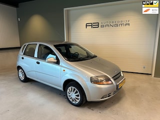 Daewoo Kalos 1.4i 5-DEURS STYLE-uitv/AIRCONDITIONING/STUURBEKRACHTIGING/VELOURS BEKLEDING/TREKHAAK/APK 06/03/2026/133.868 km NAP