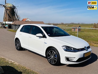 Volkswagen Golf 1.4 TSI GTE Connected Series|Apple carplay|PDC voor en achter
