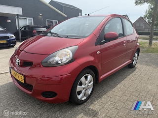 Toyota Aygo 1.0-12V Aspiration Red 5D | Airco | Leder | 2010 | APK