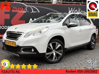 Peugeot 2008 1.6 VTi Féline - Navigatie - Trekhaak - Panoramadak - Climate Controle