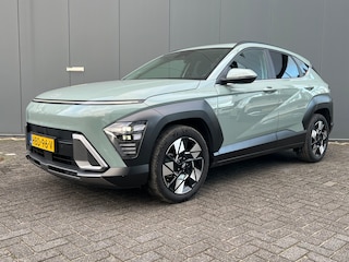 Hyundai Kona 1.6 GDI 141pk HEV Comfort Smart | Camera | Draadloos carplay | Climate control | Adaptive cruise control | Dodehoekdetectie | Elektrische achterklep | Full Led koplampen | 18'' velgen | Stuurverwarming | Stoelverwarming