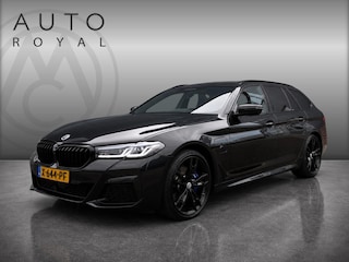BMW 5-serie Touring 530e xDrive Business Edition Plus LASER KOPLAMPEN | HEAD-UP DISPLAY | PANORAMADAK | M-SPORT INTERIEUR | 360 CAMERA | WEGKLAPBARE TREKHAAK | DODEHOEK DETECTIE | ELEKTRISCHE STOELEN | STOEL/STUUR VERWARMING | FABRIEKSGARANTIE TOT 2027 | NEDERLANDSE AUTO