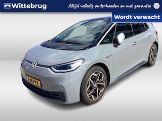 Volkswagen ID.3 First Plus 58 kWh / 19" LMV / IQ LED / Navigatie / App connect / Camera / Parkeersensoren V+A / Stoelverwarming /
