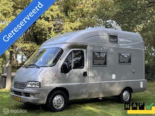 Hymer EXSIS Buscamper Compact 5,45 m Fiat 2.3 110 Pk H5 | Airco | Cruise | Camera | Orig. NL | 4 Zitpl/2 slaappl.| Hefbed | Lift-fietsendrager | Zeer nette staat
