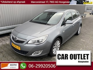 Opel Astra Sports Tourer 1.4 Turbo Cosmo 126Dkm.NAP, AUTOMAAT, Leer/Stof, Navi, CC, PDC, LM, Afn.Trekh, nw. APK – Inruil Mogelijk –
