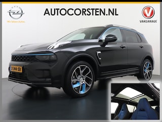 Lynk & Co 01 AUT-7 261pk PHEV Zwarte-Hemel Pano-Schuifdak Lmv 20" 360°Camera Apple Carplay Android Auto Adap.Cruise Navi Pdc Ecc Keyless Led Plug-In Hybrid Elek.Memory.Stoel File assistent Dodehoek detector Elektrisch bedienbare achterklep Rijstrooksensor Wifi Verkeersbord detectie 425Nm koppel 3,7kw laadvermogen  1800KG-Trekvermogen! €44.882 Nieuwprijs 1e Eigenaar Origineel NLse auto!