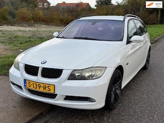 BMW 3-serie Touring 320i ECC Audio-CD/Navi Cruise LMV 18" ESP ABS Memorystoel Stoelverwarming Afn. trekhaak Dealeronderhoud Nw apk